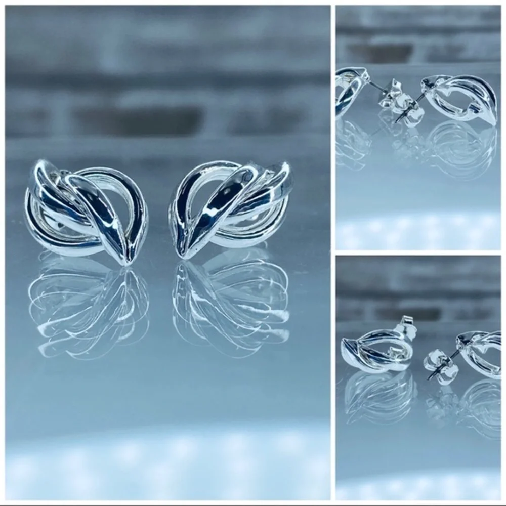 INSTANT CLASS 3 PAIR EARRING GIFT SET - AVON